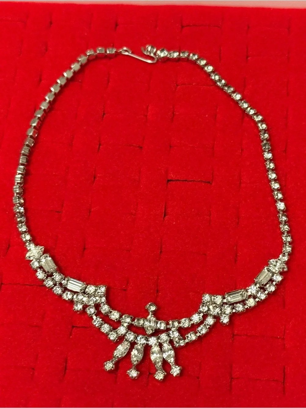 Vintage Rhinestone Crystal Statement Necklace in Silver - Elegant Sparkle